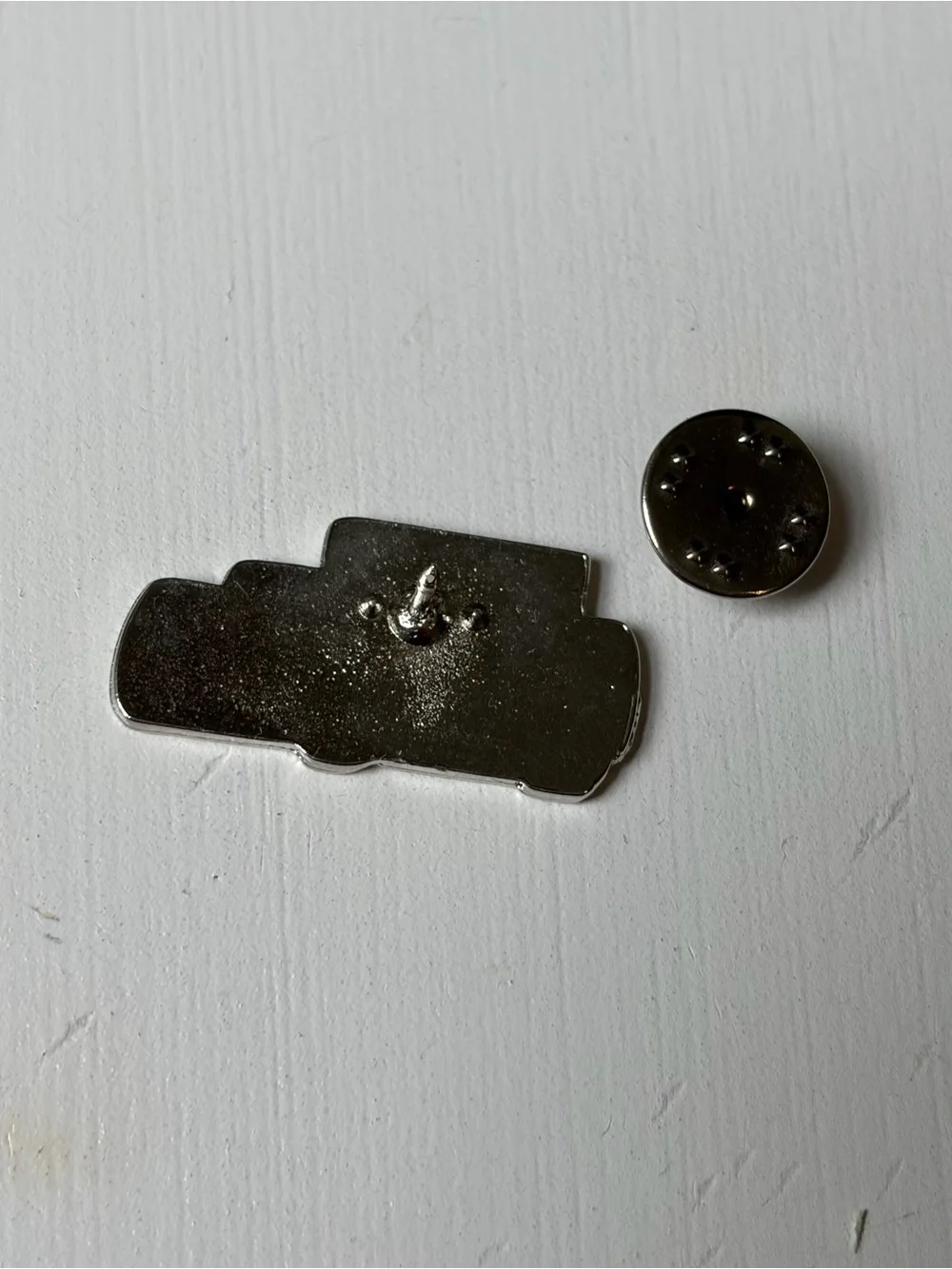Vintage Formula 1 Mackenzie Motorsport Silver Racing Hat Tac Pinback Lapel Pin